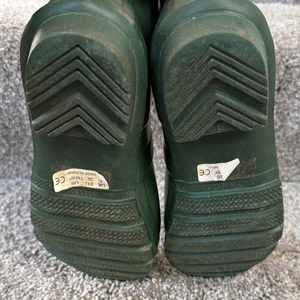 Hunter Classic Tall Green Rubber Boots - Picture 8 of 11